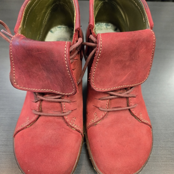 El Naturalista Red Women's Shoes - Picture 3 of 9